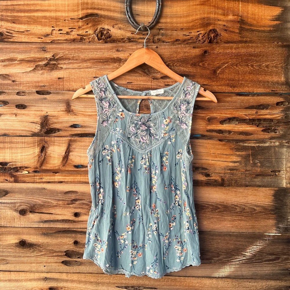 MASON & BELLE | Floral Embroidered Sleeveless Top M